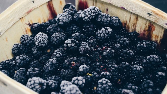 Superfoods att inkludera i din dagliga kost för optimal hälsa illustration